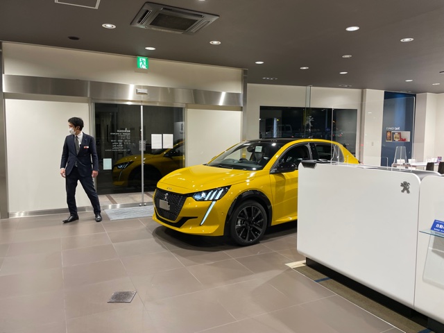 208GT 展示車入れ替えました☆彡